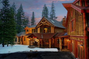 Bullshead Lodge- Luxury Estate, 4 Acres on River, Hot Tub, Minutes from the Slopes!